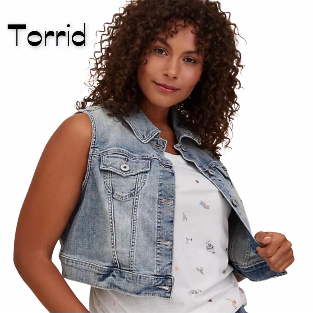 Torrid Distressed Denim Vest Light Wash Size 3